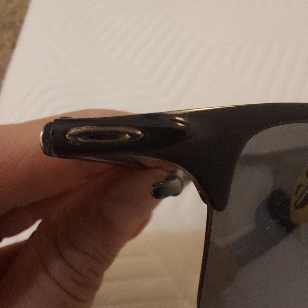Men's Oakley sunglasses - Picture 6 of 11